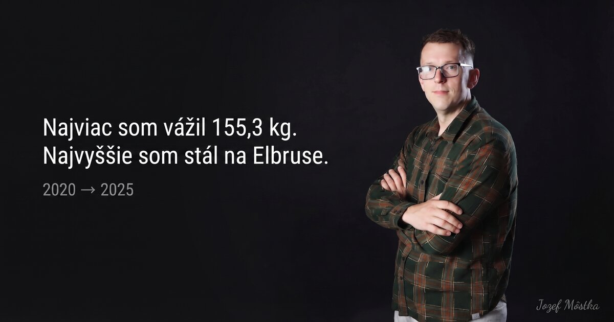 Jozef Môstka v károvanej košeli so založenými rukami na čiernom pozadí, vedľa textu Najviac som vážil 155,3 kg. Najvyššie som stál na Elbruse.